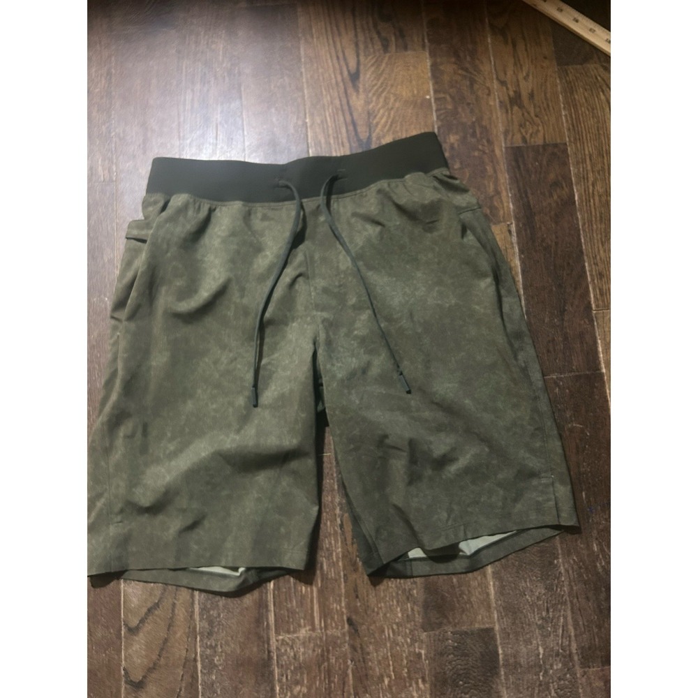 Lululemon T.H.E Short Mens Medium Dark Olive Green Athletic Linerless LM7ARAS